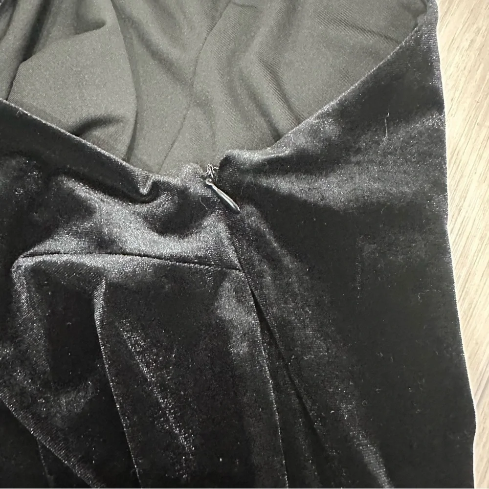 French Connection single shoulder long sleeve velvet mini dress black size 6